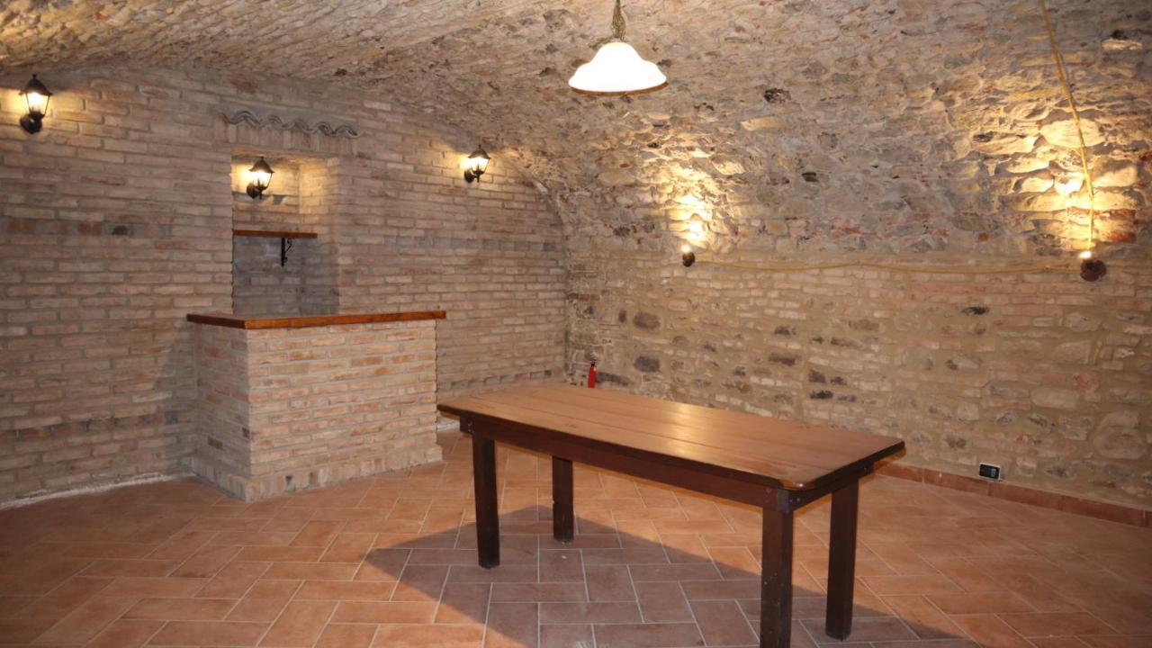 Dimora Della Corte Bed & Breakfast Rivanazzano Terme Bagian luar foto